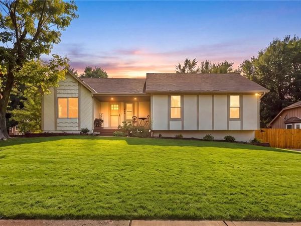 408 NW MOORE Street, Lee's Summit, MO 64081