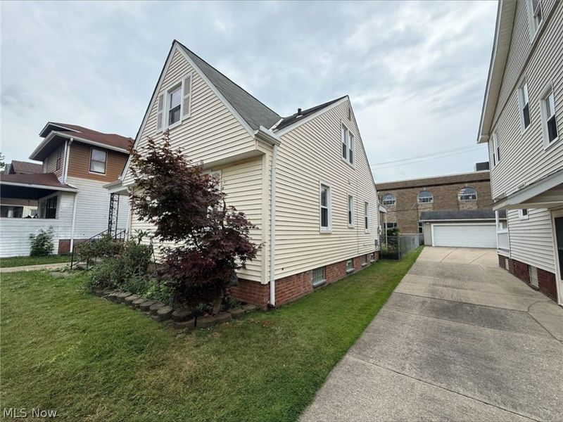 9512 Dorothy Avenue , Garfield Heights, OH 44125 Photo 2