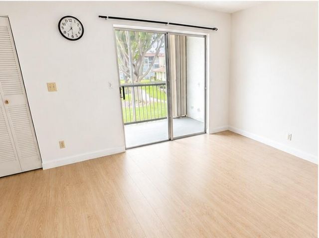 400 Village Green Circle W, Unit 205, Palm Springs, FL 33461 Photo