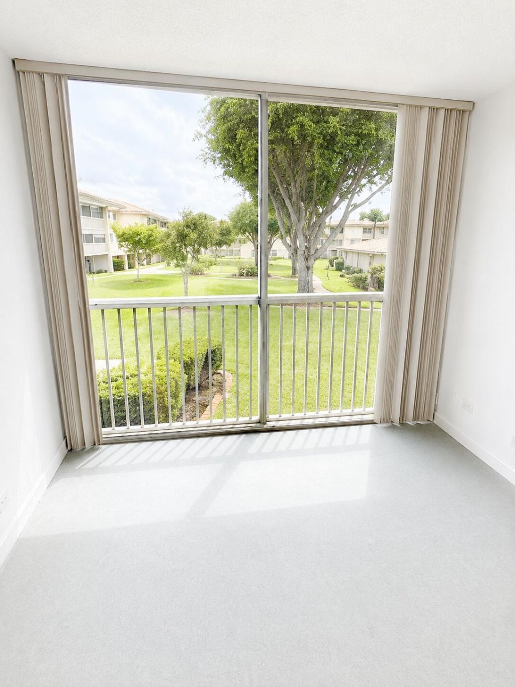 400 Village Green Circle W, Unit 205, Palm Springs, FL 33461 Photo