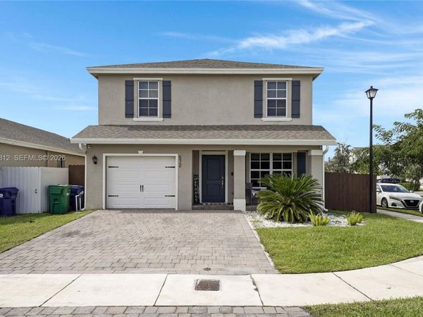 572 NE 6th Pl , Homestead, FL 33034