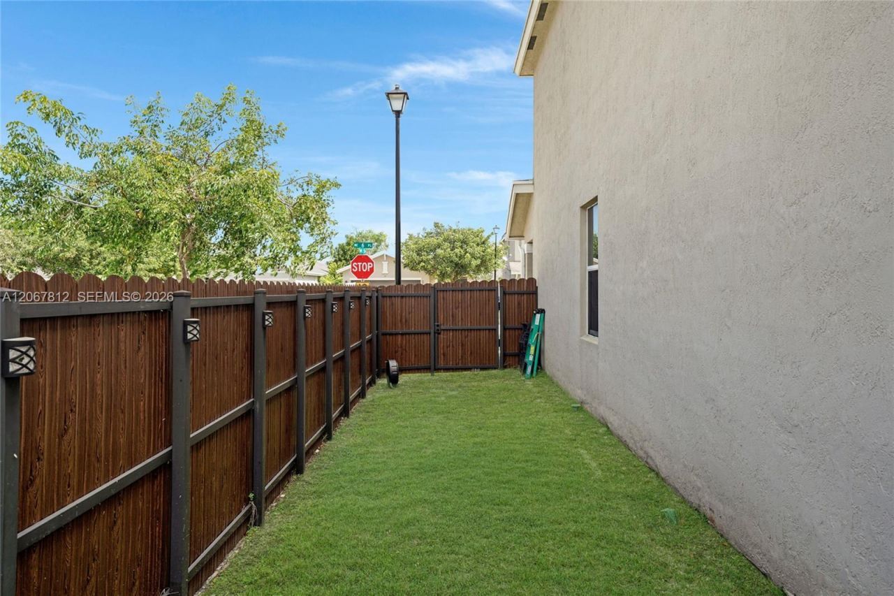 572 NE 6th Pl, Homestead, FL 33034 Photo