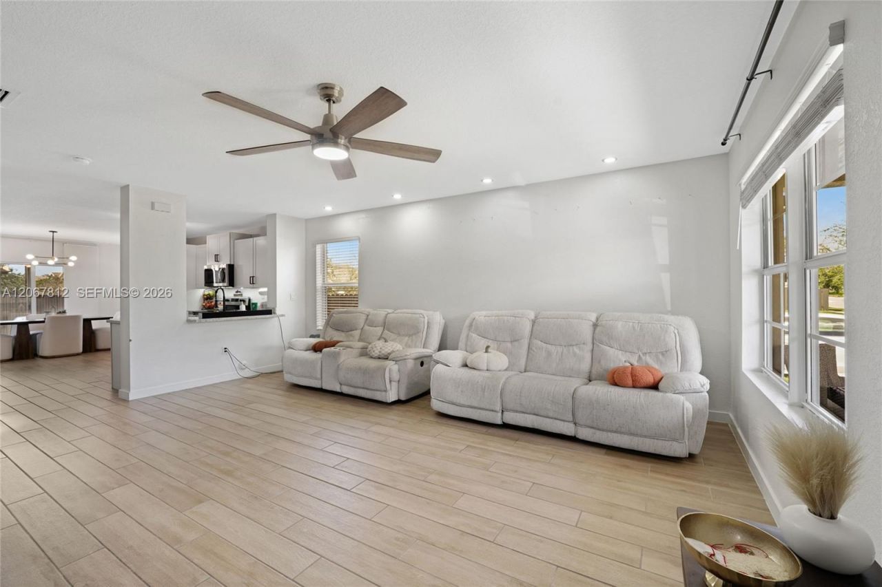 572 NE 6th Pl, Homestead, FL 33034 Photo