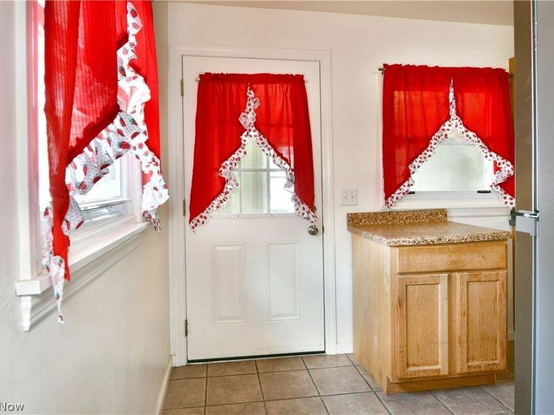 1384 Meadowbrook Avenue SE, Warren, OH 44484 Photo 12