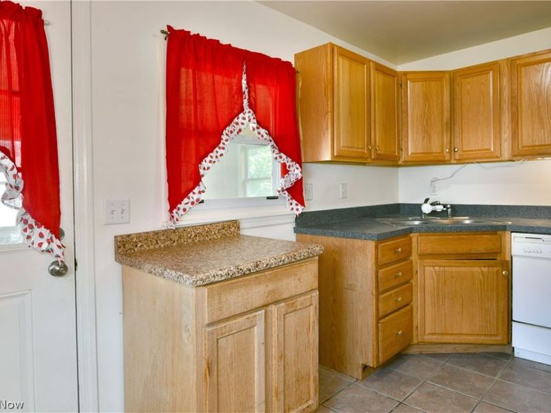 1384 Meadowbrook Avenue SE, Warren, OH 44484 Photo 9