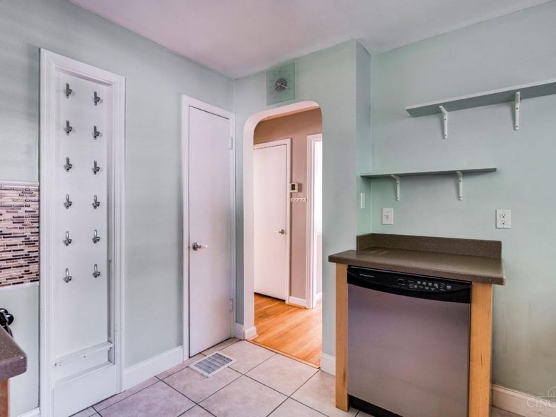 4037 Paxton Avenue, Cincinnati, OH 45209 Photo 14