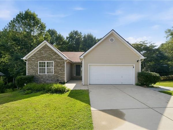 5012 Yellow Stone Drive , Flowery Branch, GA 30542