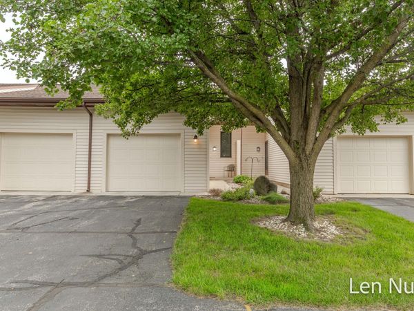 2742 Stonebluff Drive SW, Wyoming, MI 49519
