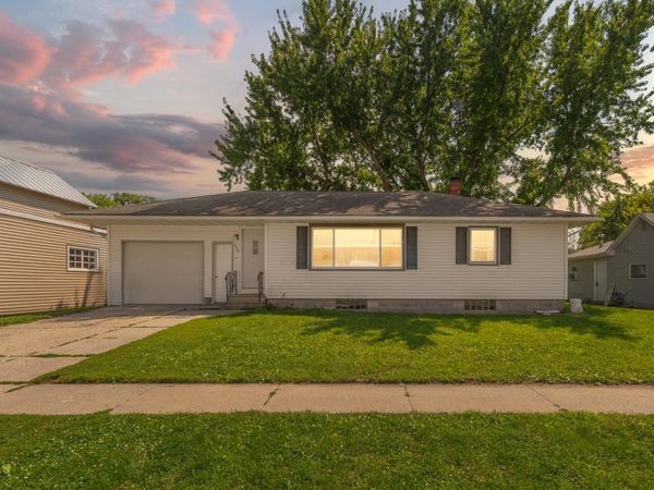 333 1st Street SE, Blooming Prairie, MN 55917