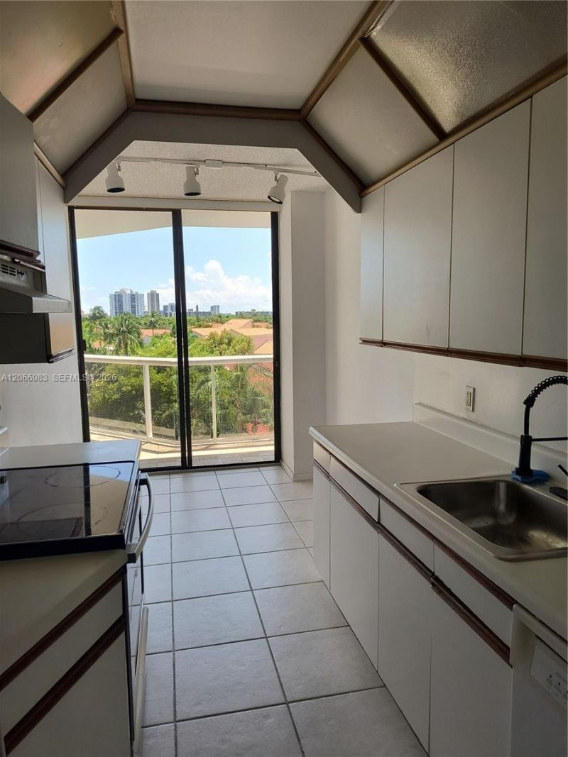 3610 Yacht Club Dr , Unit 514, Aventura, FL 33180 Photo