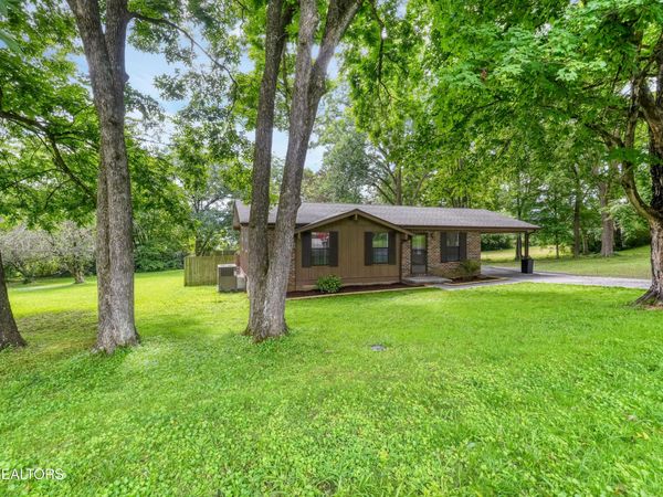 115 Washington Ave, Etowah, TN 37331