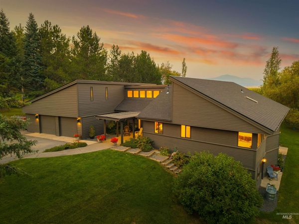 2048 Arborcrest Rd, Moscow, ID 83843