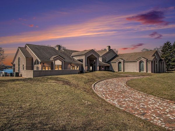 27 Quail Island, Elkhart, IN 46514