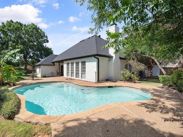 812 Turnberry Drive, Mansfield, TX 76063