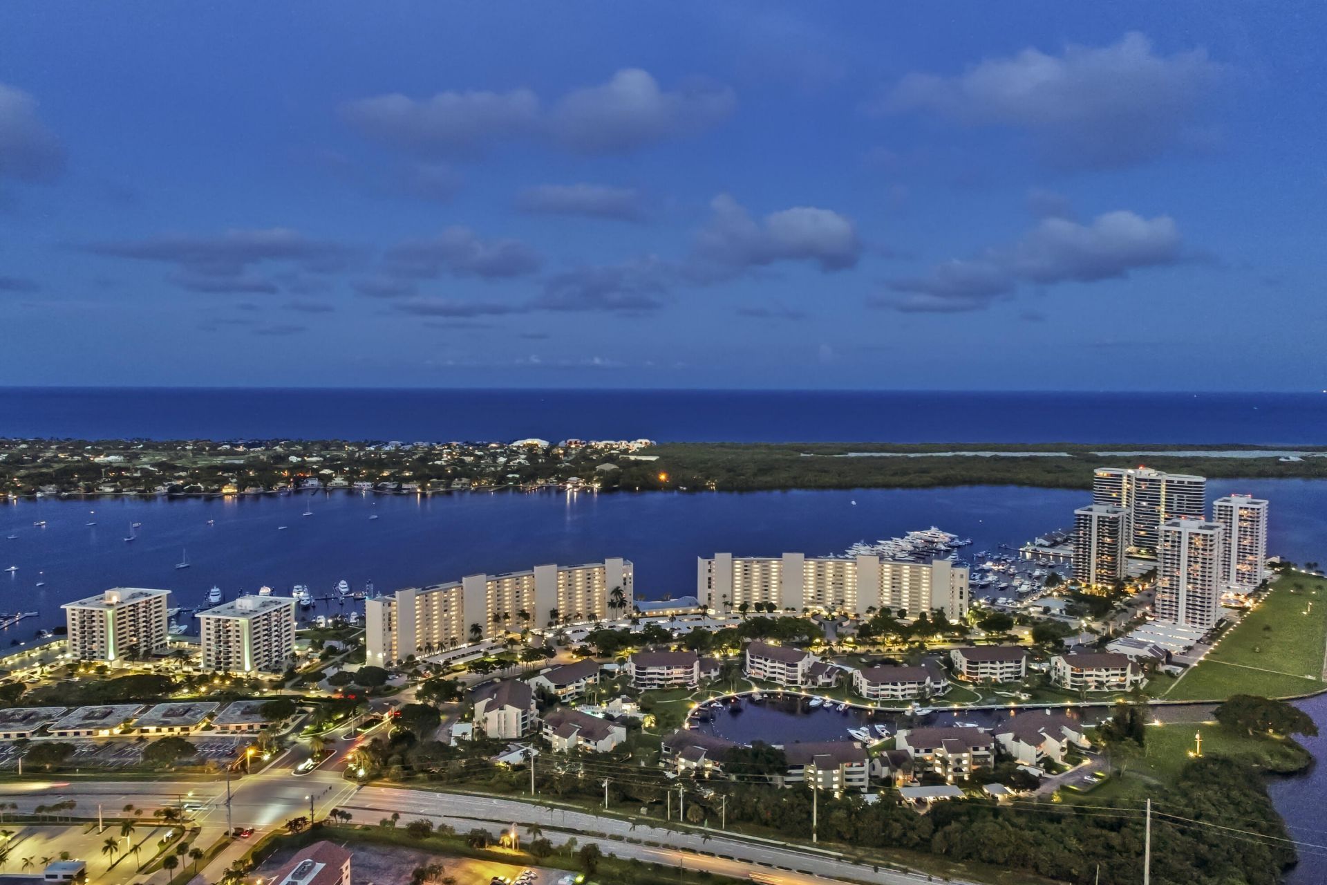 130 Lakeshore Drive, Unit 322, North Palm Beach, FL 33408 Photo