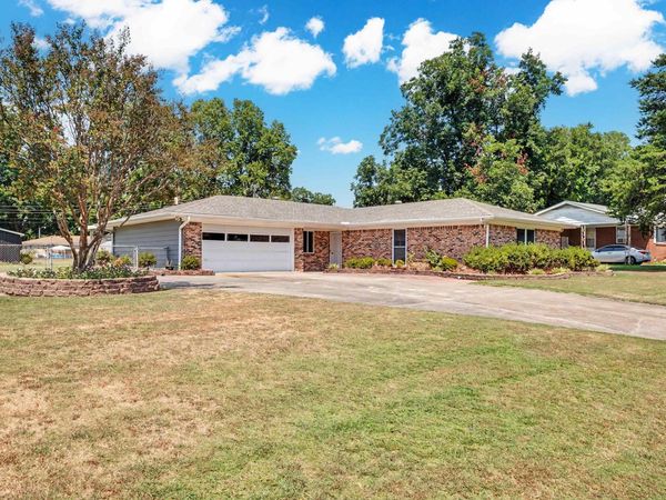 26 Colby Drive, Little Rock, AR 72206
