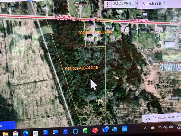 534 E Vfw RD, Cheboygan, MI 49721