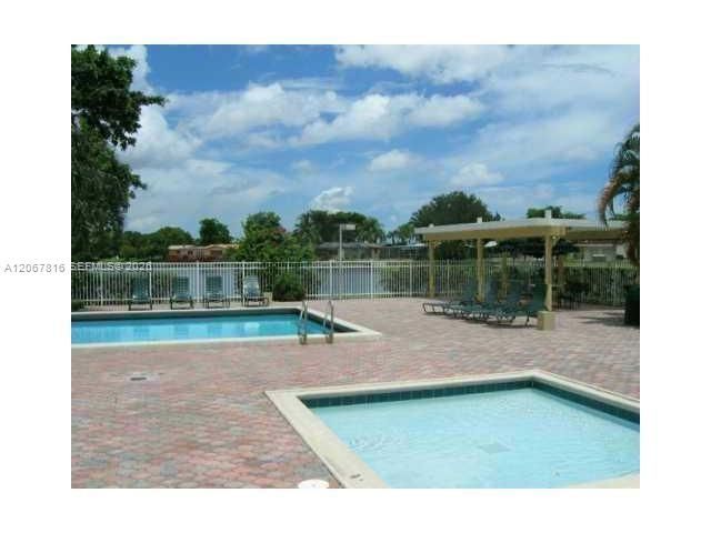 2091 NW 96th Ter, Unit 13M, Pembroke Pines, FL 33024 Photo