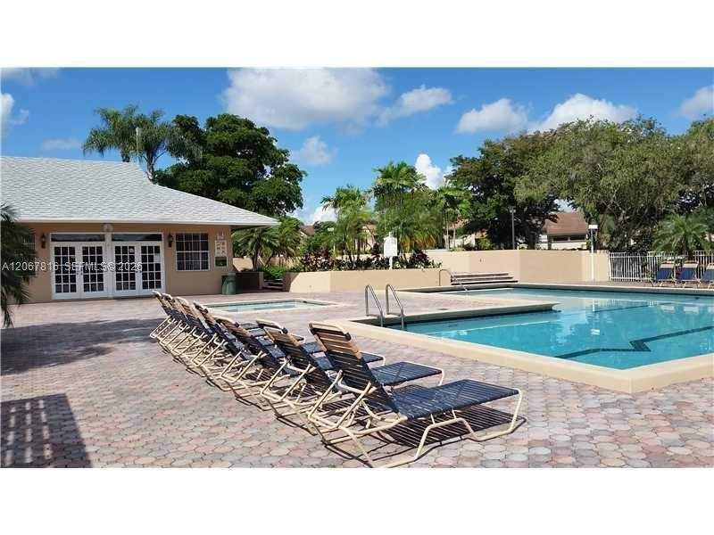 2091 NW 96th Ter, Unit 13M, Pembroke Pines, FL 33024 Photo