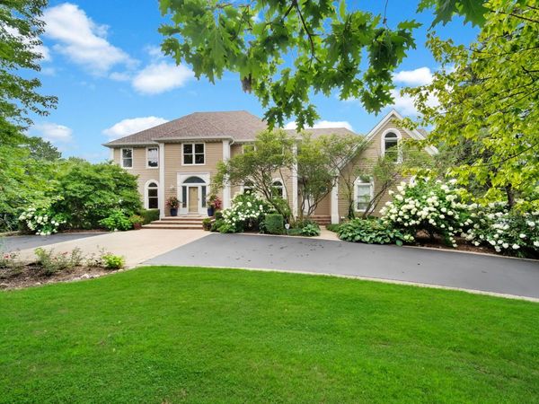 8 Lakeside Drive , South Barrington, IL 60010