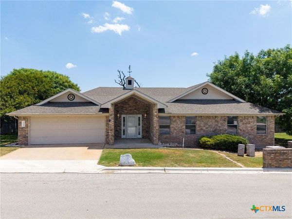 1204 Applewood Drive , Burnet, TX 78611