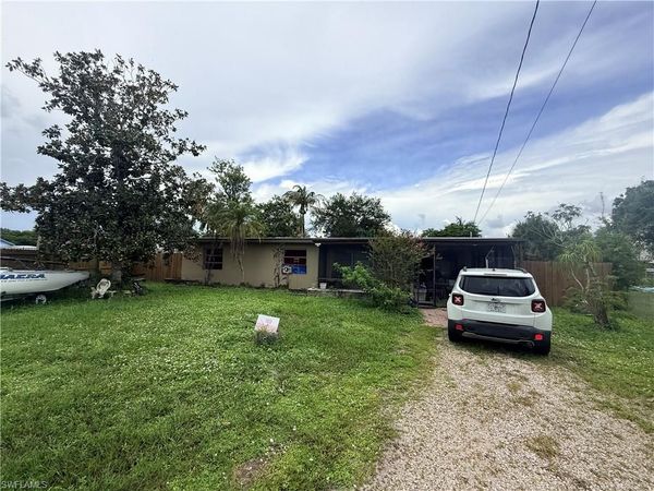 221 Brooks CT, NORTH FORT MYERS, FL 33917
