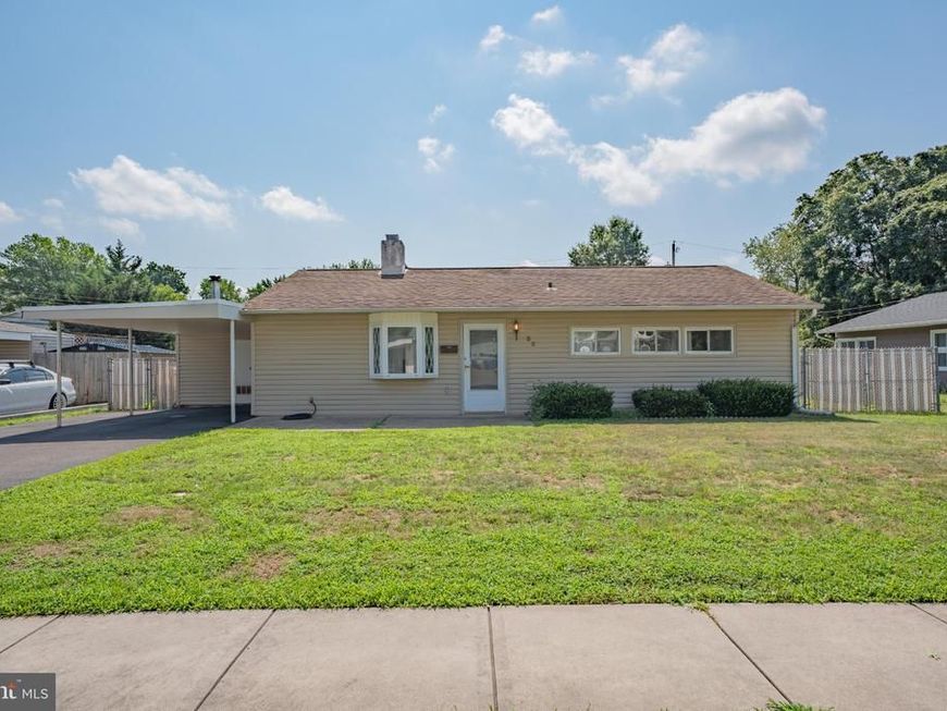 32 Young Birch Road, Levittown, PA 19057 Main Photo