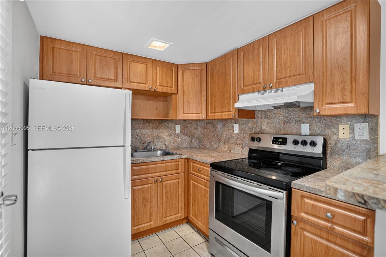 1600 S Le Jeune Rd , Unit 10, Coral Gables, FL 33134 Photo