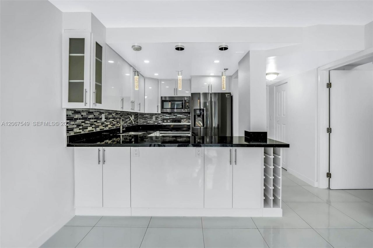 200 172nd St , Unit 112, Sunny Isles Beach, FL 33160 Photo