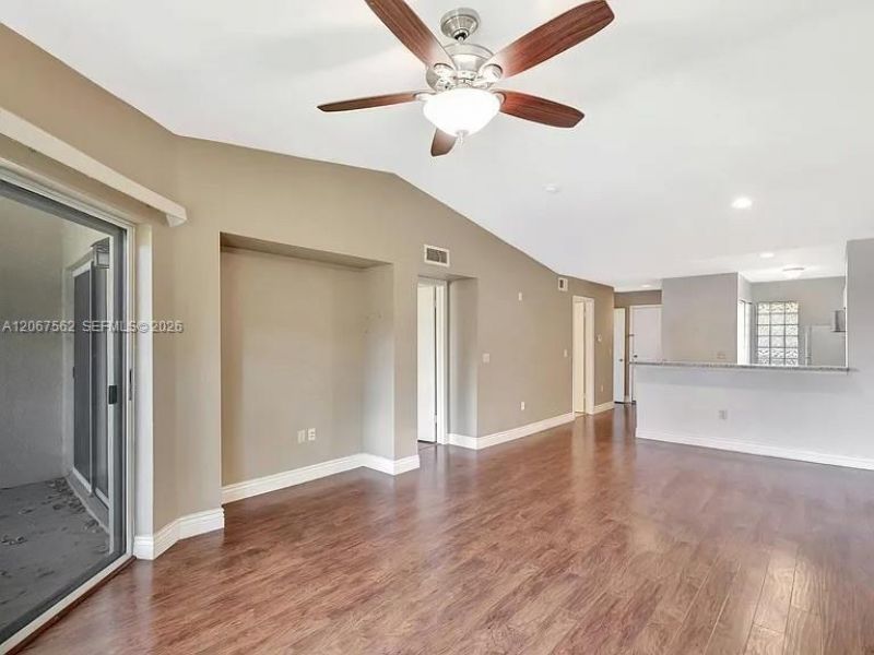 4847 Via Palm Lks, Unit 1021, West Palm Beach, FL 33417 Photo