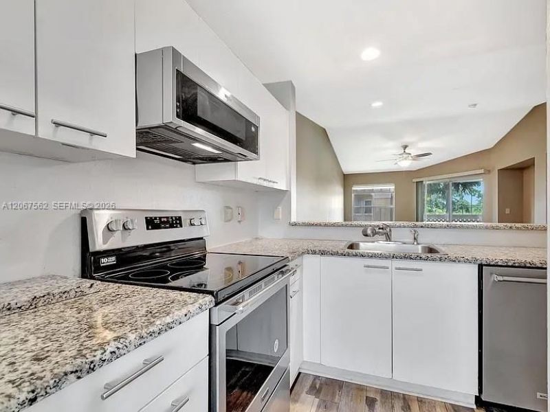 4847 Via Palm Lks, Unit 1021, West Palm Beach, FL 33417 Photo
