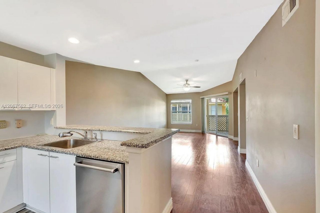 4847 Via Palm Lks, Unit 1021, West Palm Beach, FL 33417 Photo