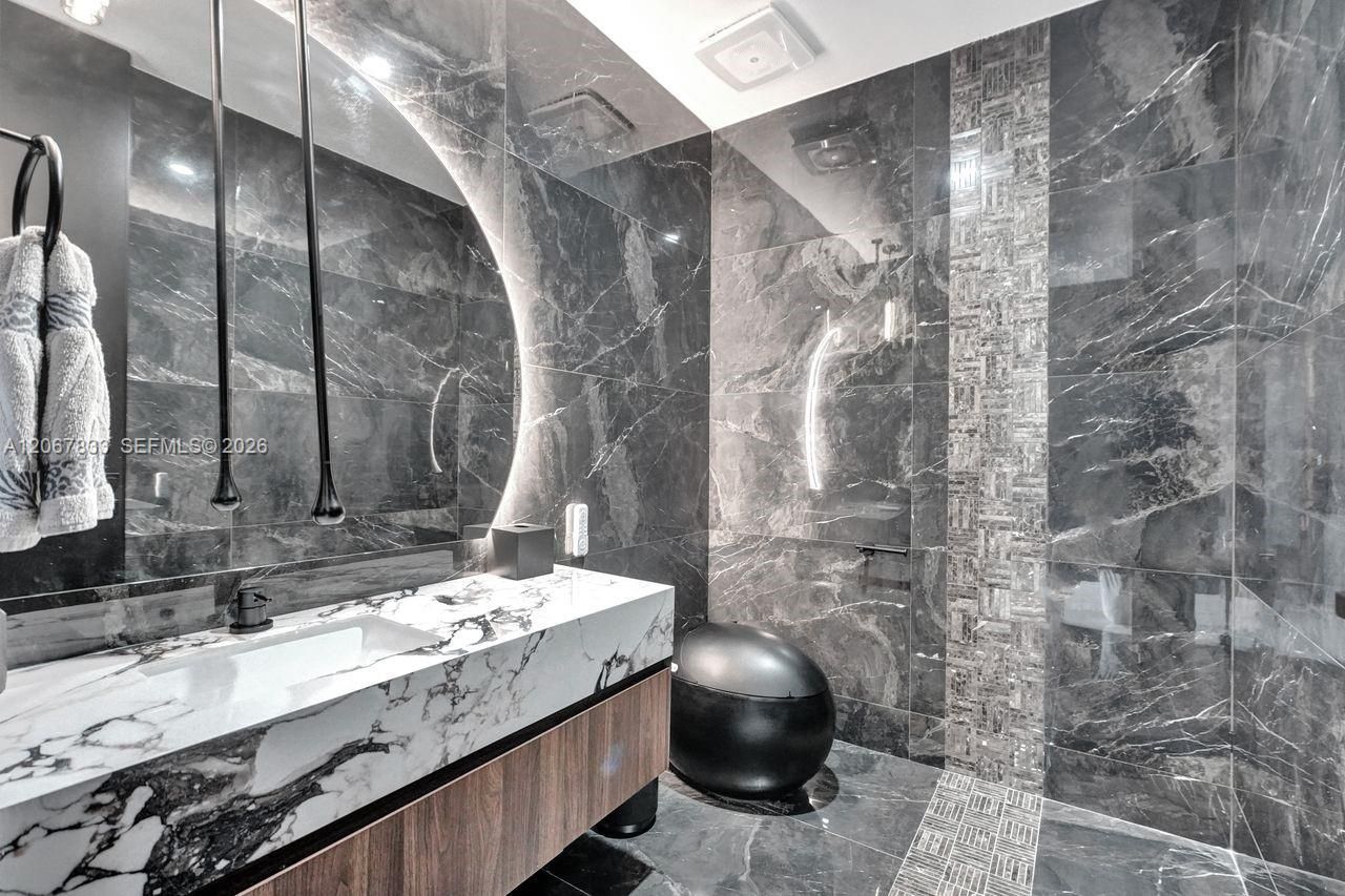 3300 NE 188th St, Unit 210, Aventura, FL 33180 Photo