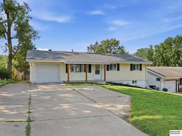 541 E 5th Street, Papillion, NE 68046