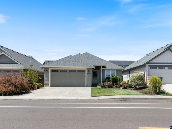 1590 SE Barberry Av, Dallas, OR 97338