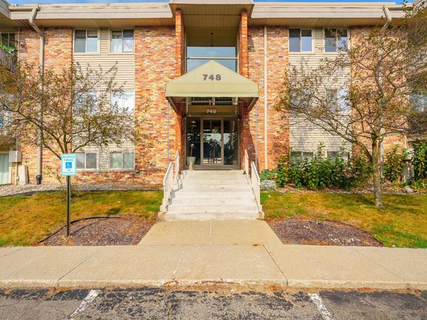 748 W Kilgore Road, Unit 303, Kalamazoo, MI 49008