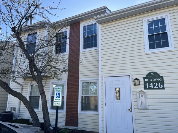 1426 E Wyndham Circle , Unit 202, Palatine, IL 60074