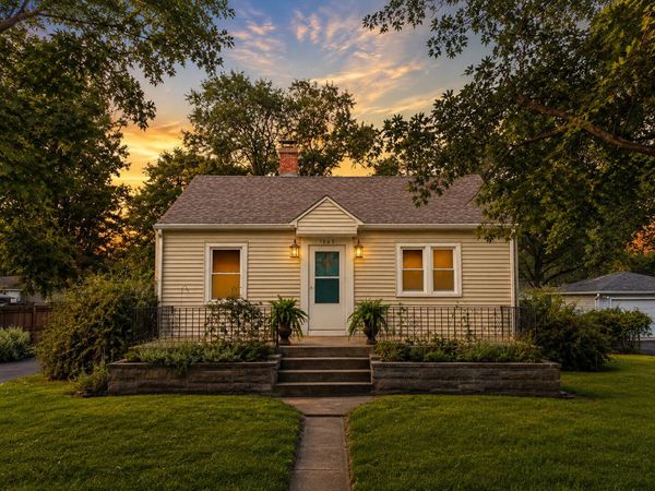 1302 Sycamore Street , Crown Point, IN 46307