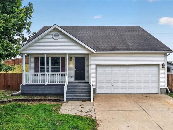 1709 Chadwick Cove, Louisburg, KS 66053