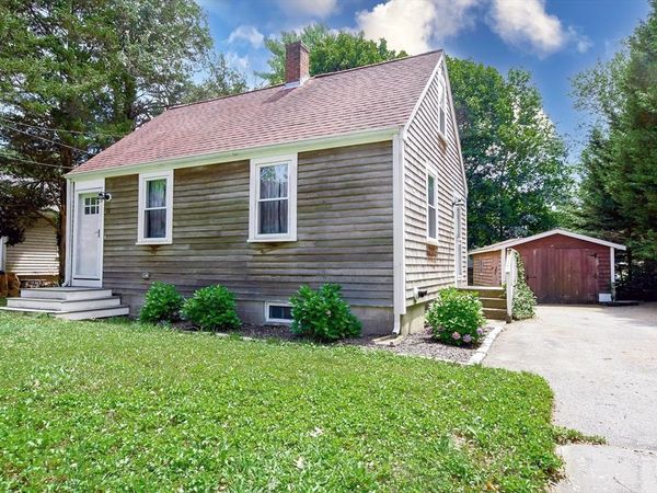 30 Park St, Mattapoisett, MA 02739