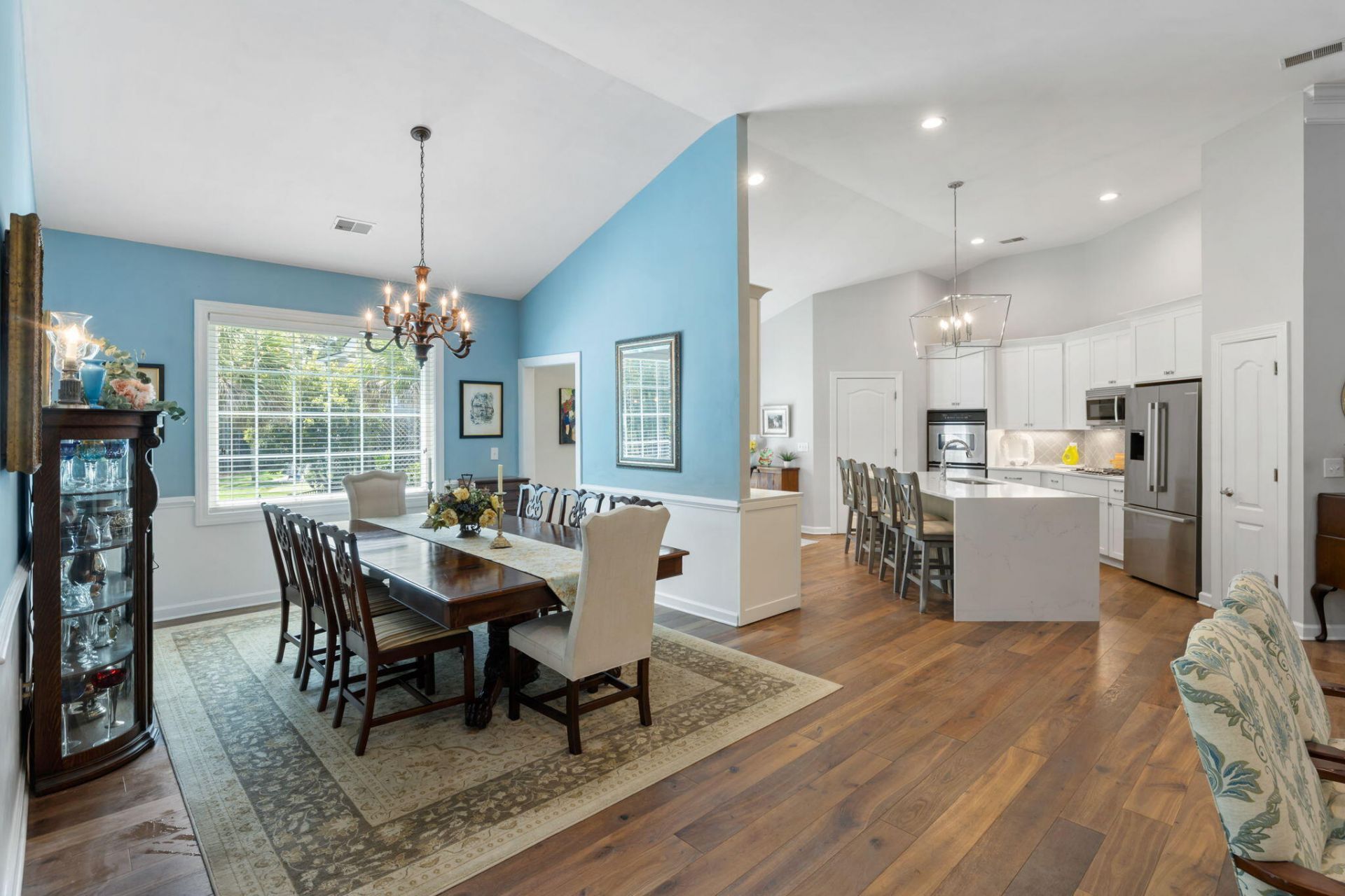 1425 Oakhurst Photo 10