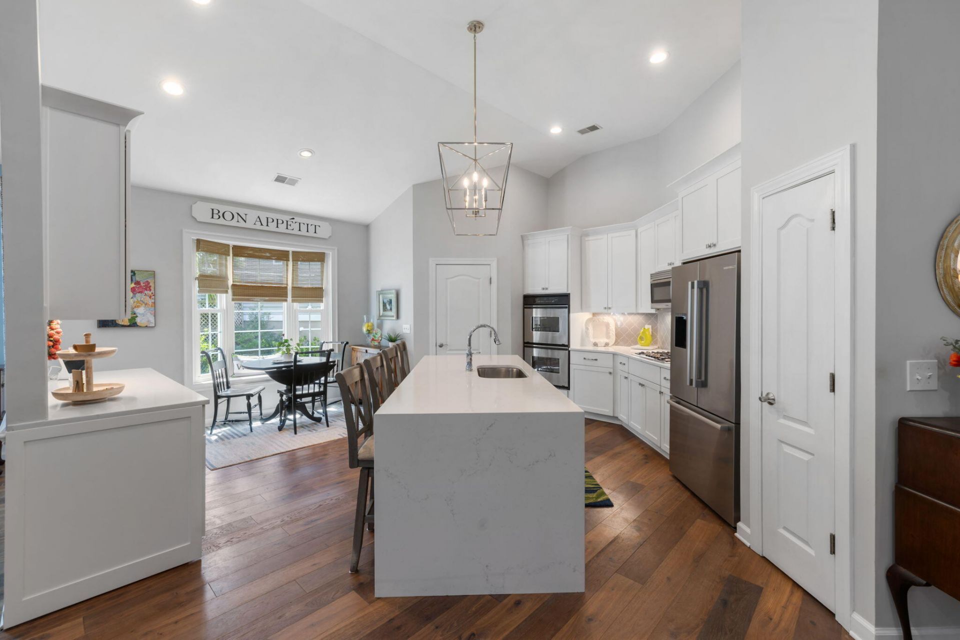 1425 Oakhurst Photo 14