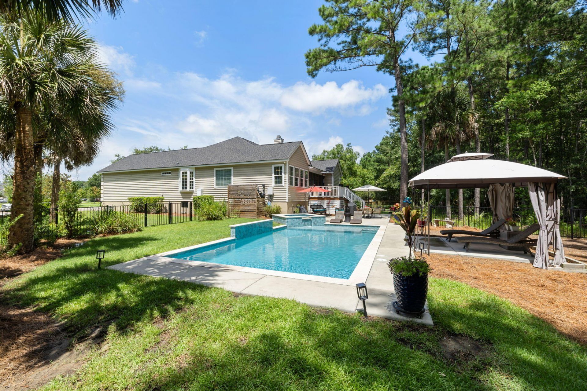 1425 Oakhurst Photo 31