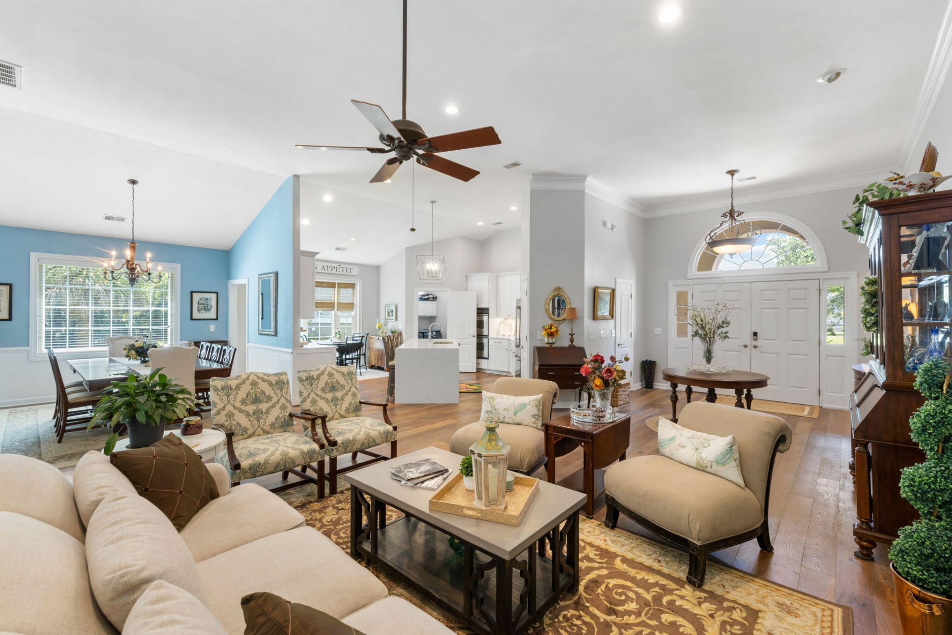 1425 Oakhurst Photo 7