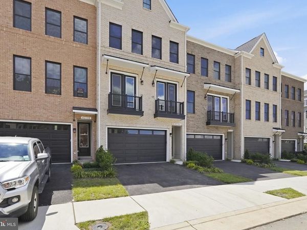 42200 SHINING STAR SQUARE, BRAMBLETON, VA 20148