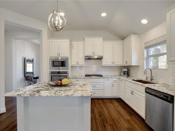209 Wynnpage DR, Dripping Springs, TX 78620
