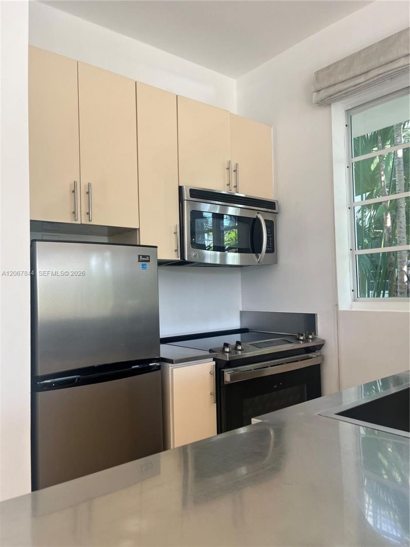 3917 N Meridian Ave, Unit 102, Miami Beach, FL 33140 Photo