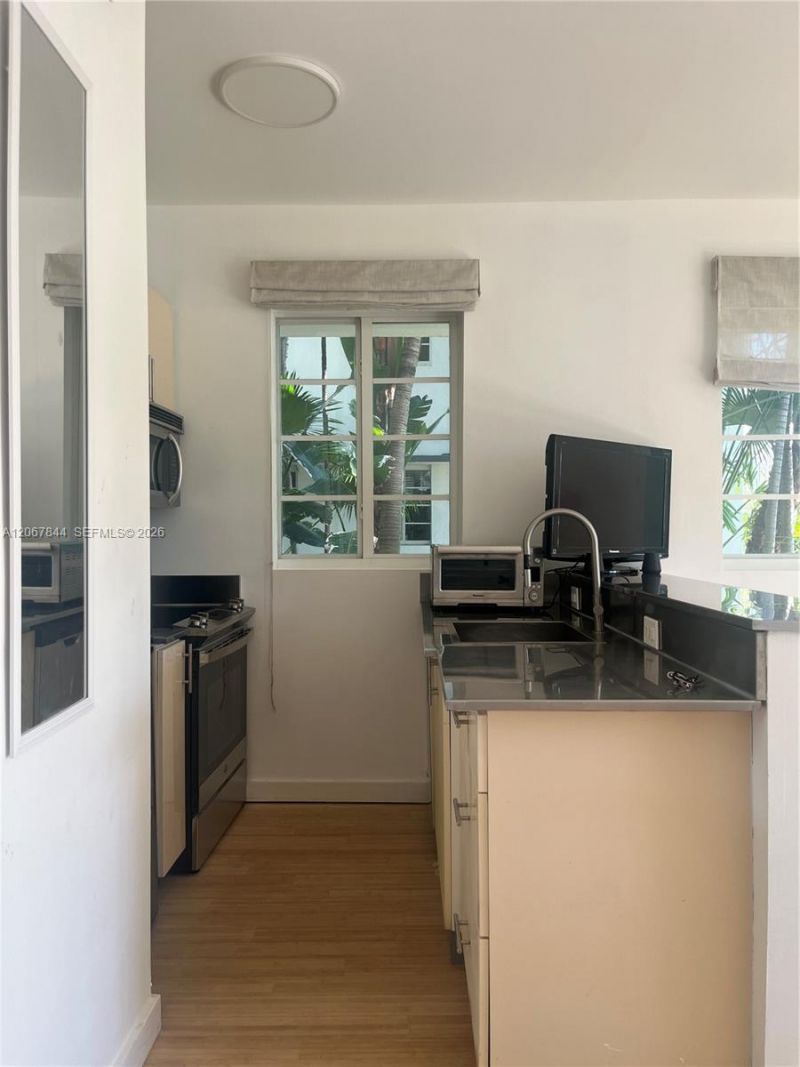 3917 N Meridian Ave, Unit 102, Miami Beach, FL 33140 Photo
