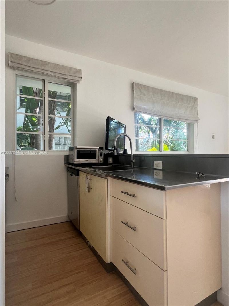 3917 N Meridian Ave, Unit 102, Miami Beach, FL 33140 Photo