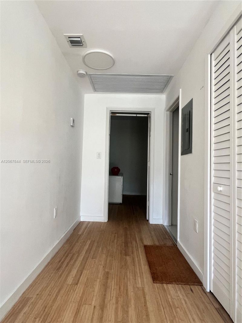 3917 N Meridian Ave, Unit 102, Miami Beach, FL 33140 Photo